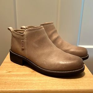 Keen Oregon City booties, size 7.5